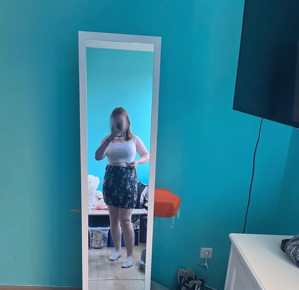 Nina, 18